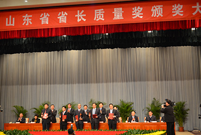 1月11日，山東省第三屆省長質(zhì)量獎表彰大會在山東省政府禮堂召開。